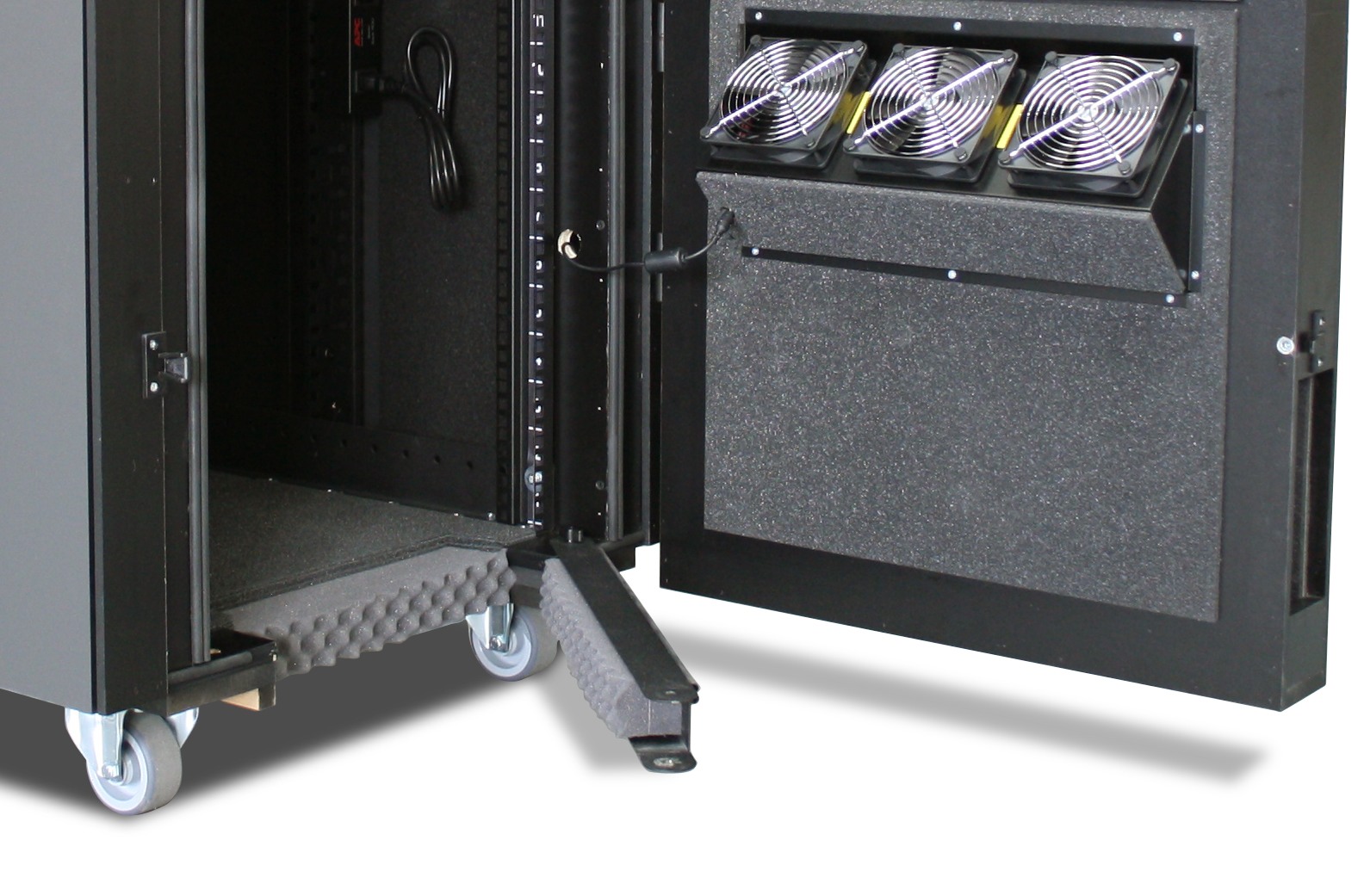 Шумоизолированный шкаф APC NetShelter CX - исполнение шумоизоляции